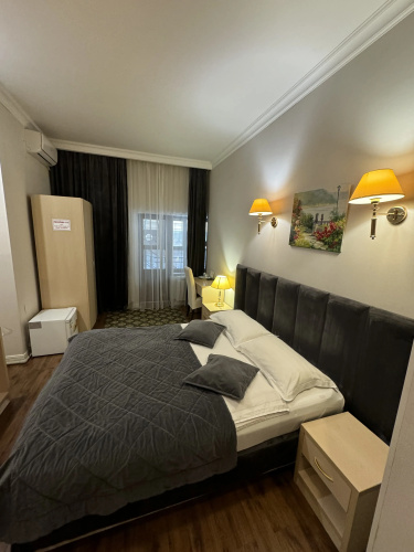 Aruna Hotel
