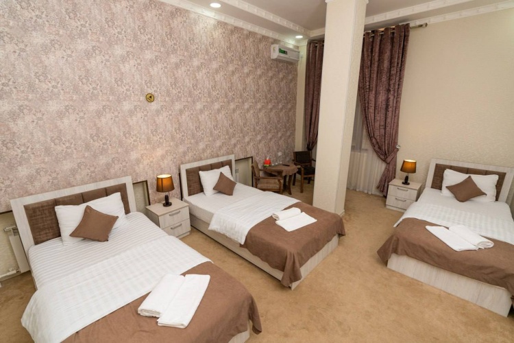 Standard Triple room