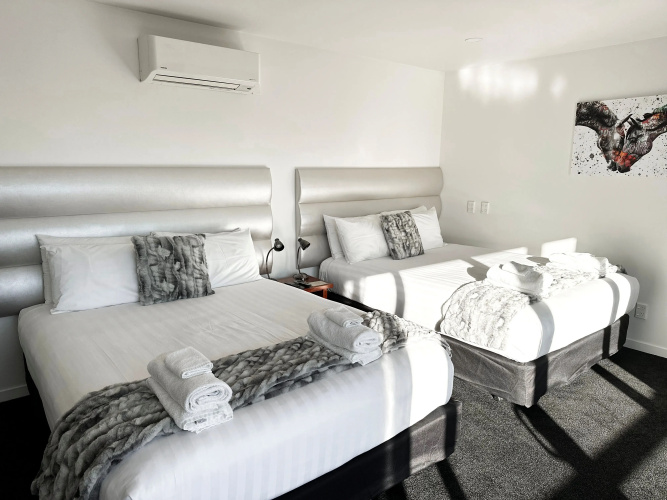 DeLorenzo's Studio Apartments Apartment Hotel