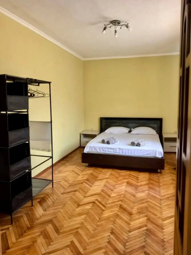 Trekhkomnatnaya U Morya Flat