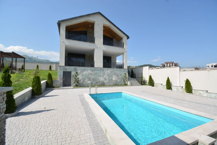 Luxury Sextuple Villa with balcony and with view
