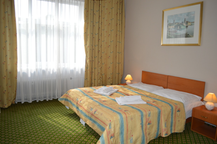 Standard Triple room