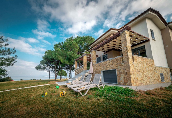 2 Bedrooms Villa