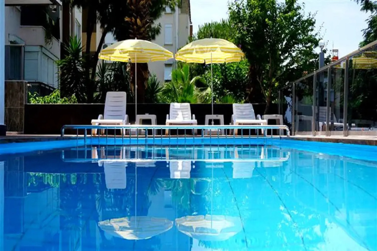 Ramona Lara Hotel