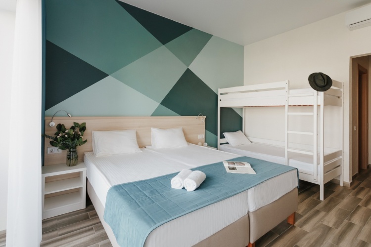 Standard Quadruple room with balcony