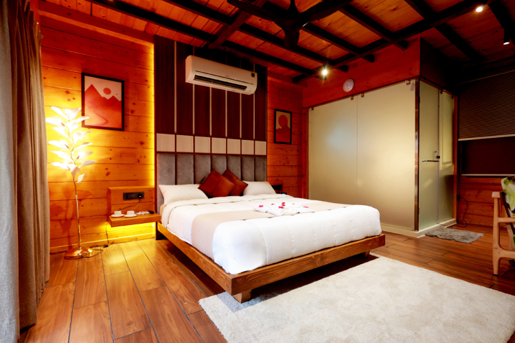 Deluxe room with balcony and with view