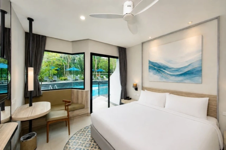 Deluxe Pool Access Double room with balcony