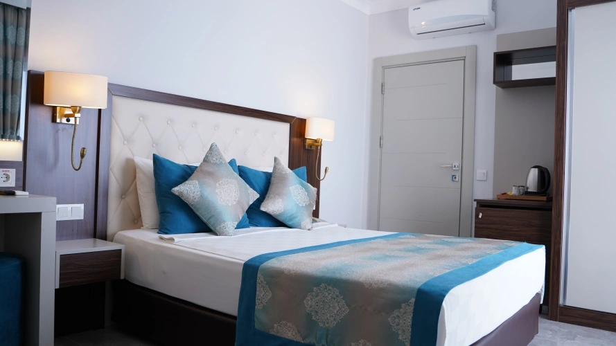 Standard Double room with balcony and with partial sea view