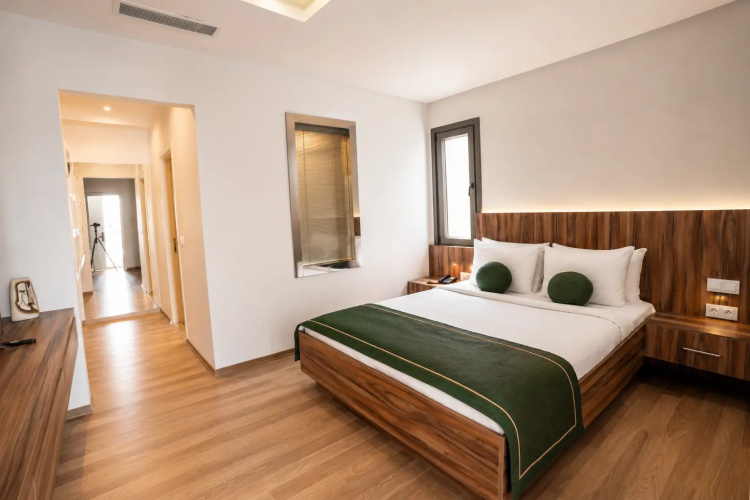 1 Bedroom Deluxe Suite with balcony and with sea view