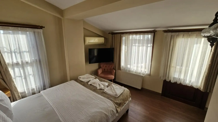 Deluxe Triple room with balcony and with city view