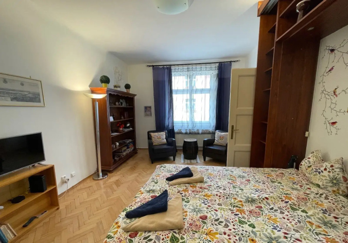 Flora Apartments