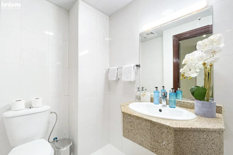 bnbmehomes | Luxury Living in JLT | Nr/ JBR beach-1409 Apartments - Image 12