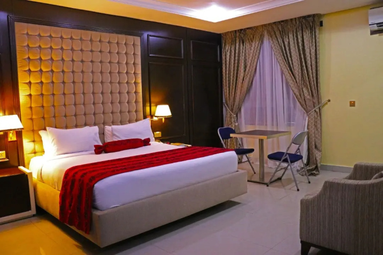 Best Western Plus By Bayse LTD Hotel