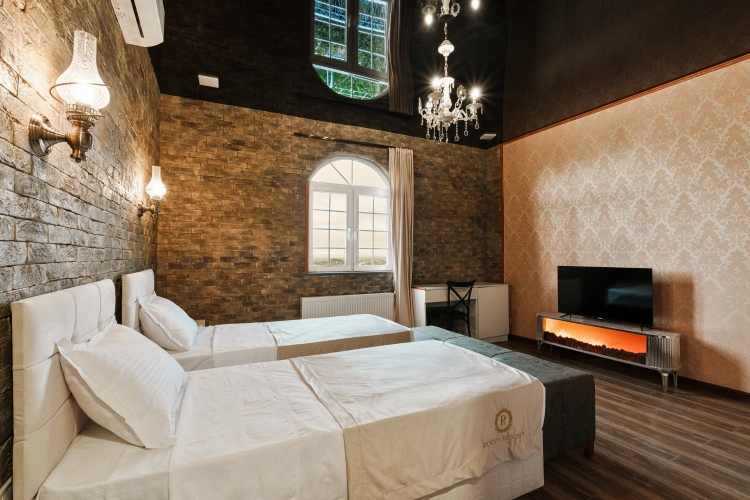 Standard Double room with balcony and with partial sea view
