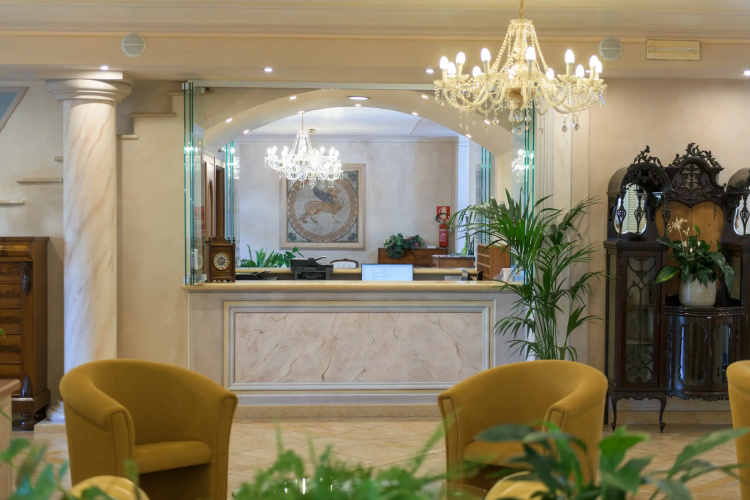 Hotel Regina Del Garda Suite