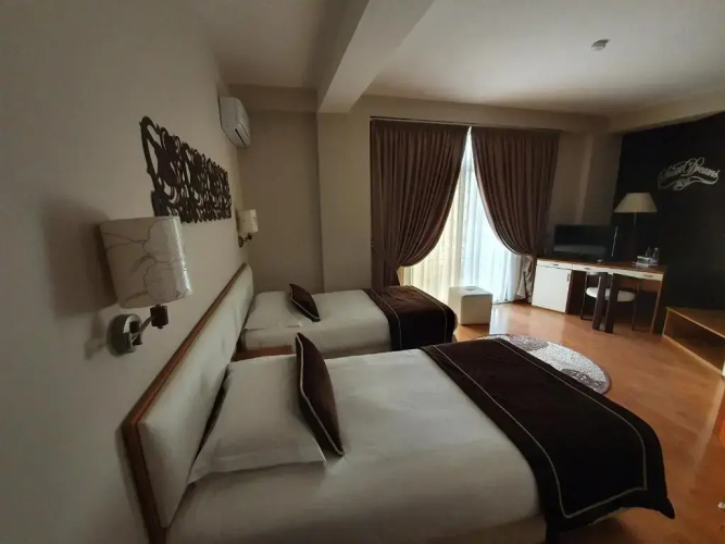 Arvi Hotel