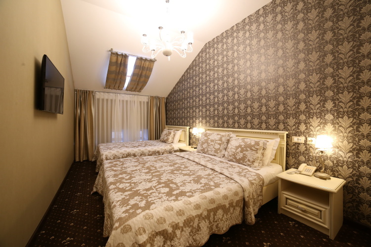 Standard Triple room