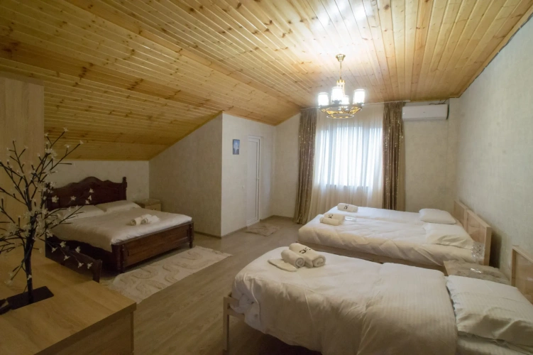 Standard Quintuple room with balcony