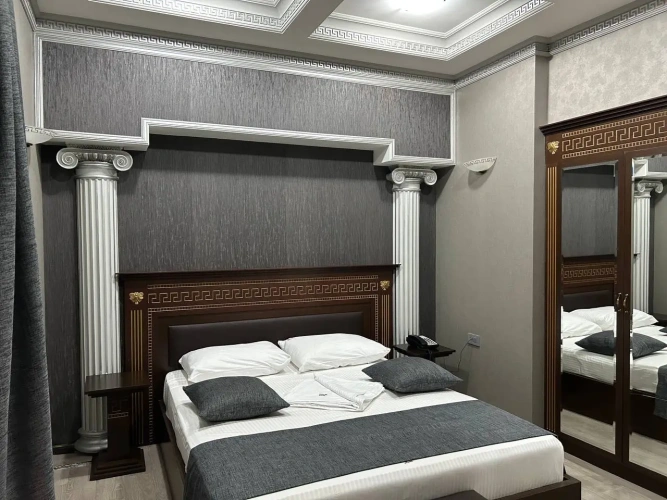 Presidential Suite with courtyard view