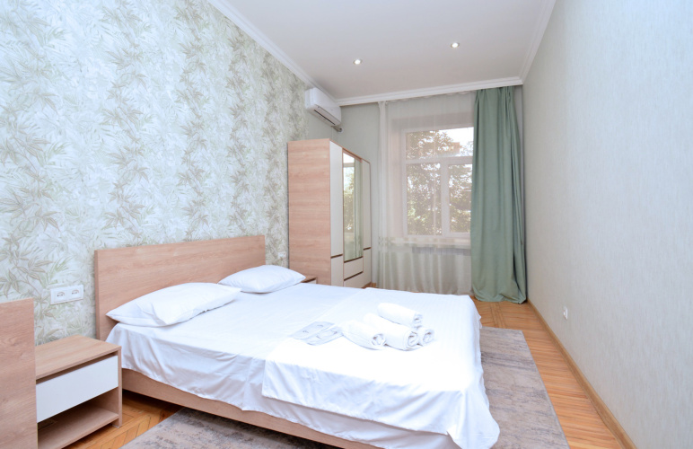 Na Amiryana 13 Apartments