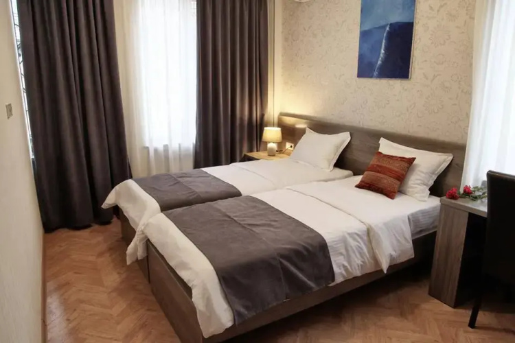 Hotel Four Brothers