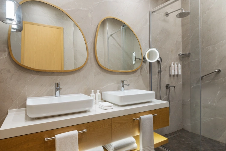 2 Bedrooms Apartment with city view