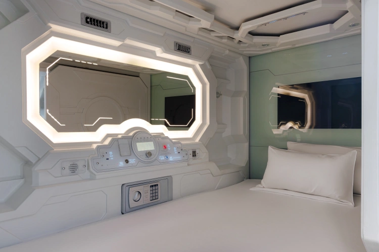 Superior Capsule