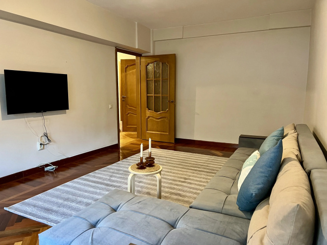 V Samale Vozle Posolstva Ssha Flat