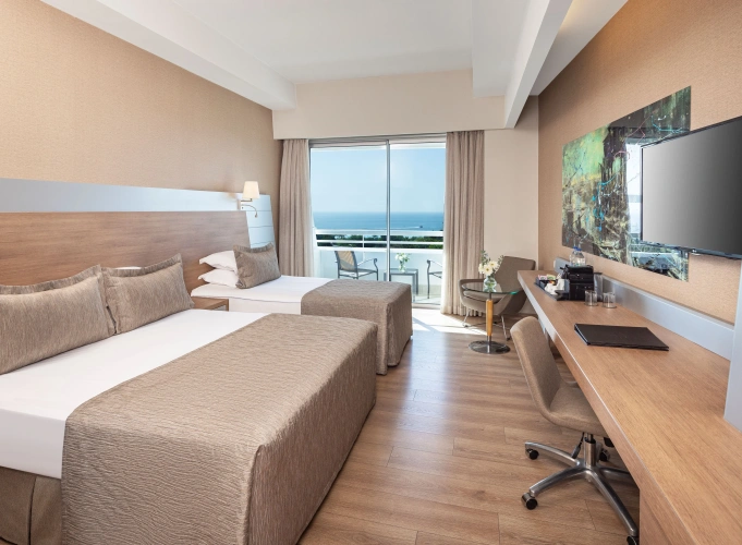 Deluxe room with balcony and with sea view