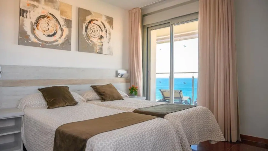 2 Bedrooms Apartment with balcony and with sea view