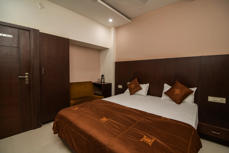 Shreeram Hotel