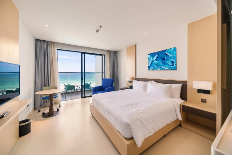 Deluxe room with balcony and with ocean view