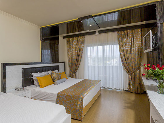Standard Triple room with balcony