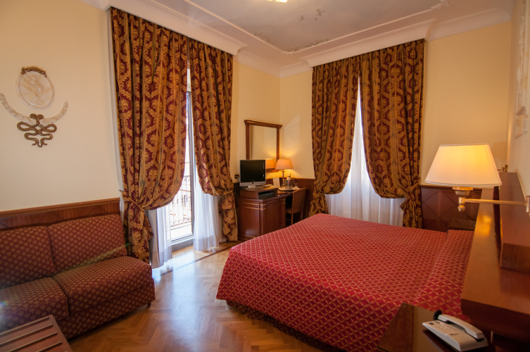 Standard Triple room