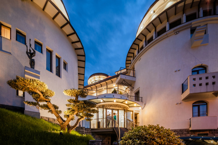 Adamo Hotel