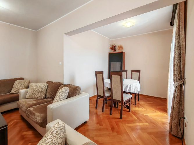 Sunny Three Bedroom Flat