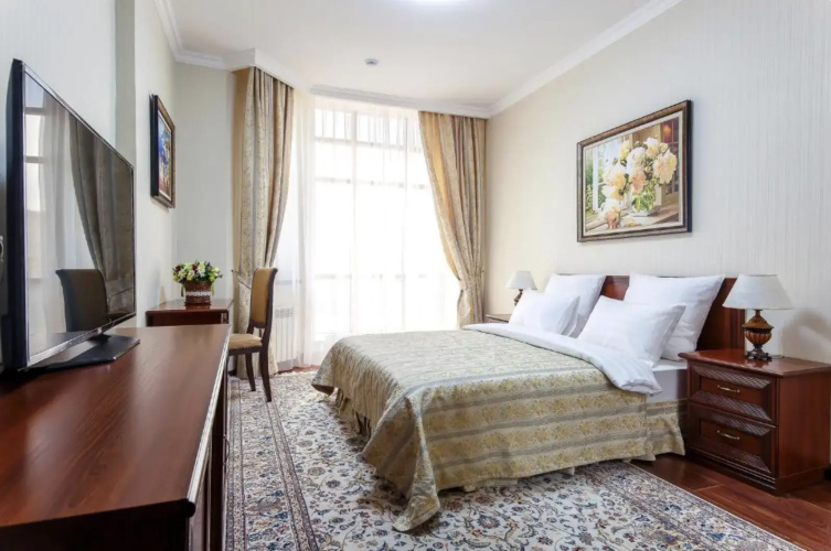 Alanda Hotel