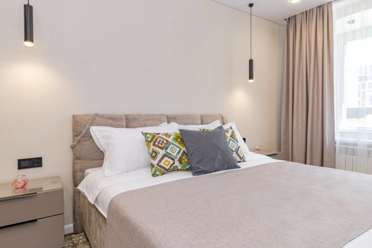 Na Ulitse Tole Bi 28/1 Flat