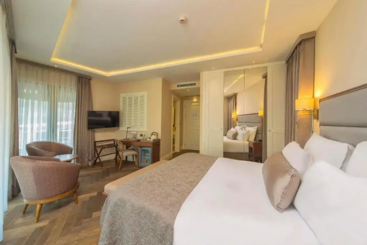 Deluxe with Hot Tub and Private Terrace Double Junior Suite
