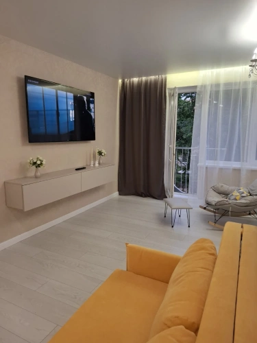 Novaya Atmosfernaya na Sutki v Peshey Dostupnosti Ot Parka Zhilibera Flat