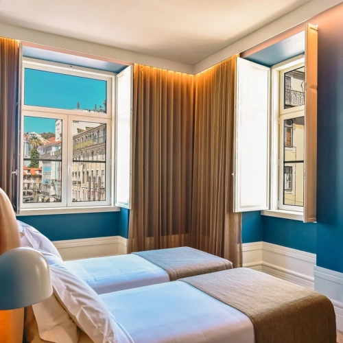 Twin room with square view