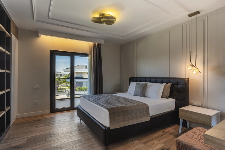 Sextuple Duplex Suite with balcony and with view