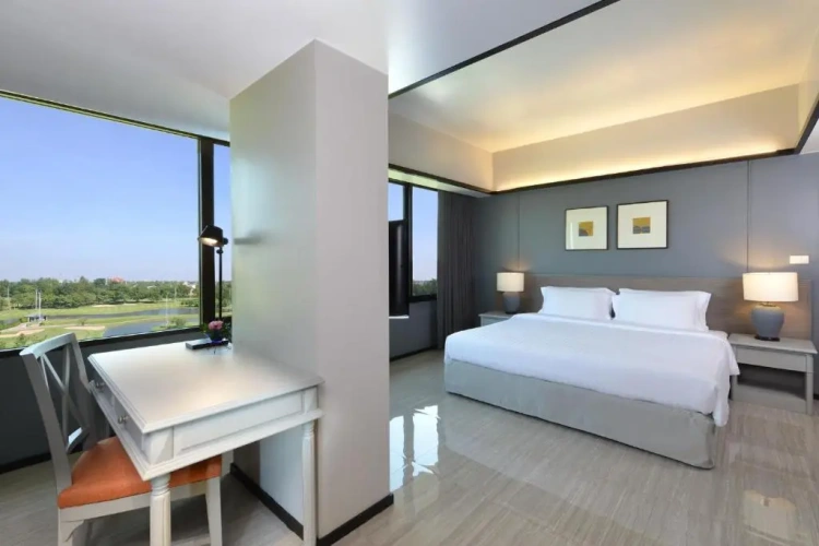 Double Junior Suite with balcony and with lake view