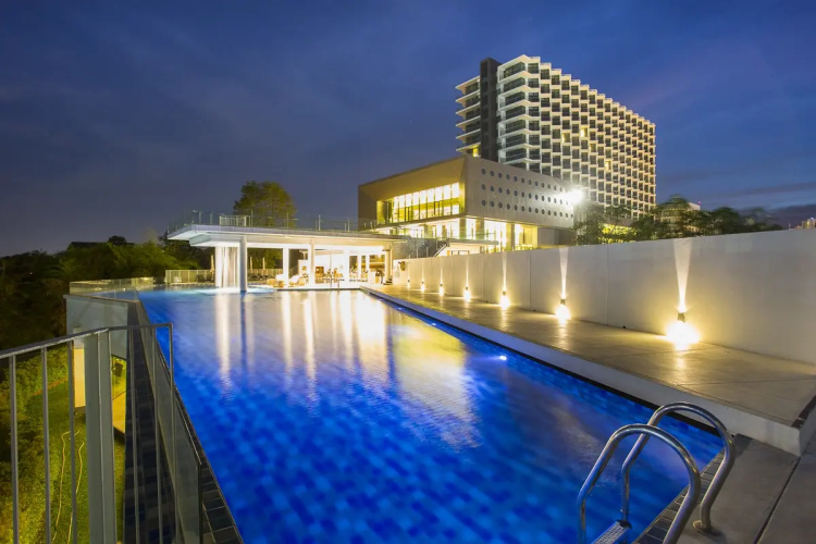 Tsix5 Phenomenal Hotel