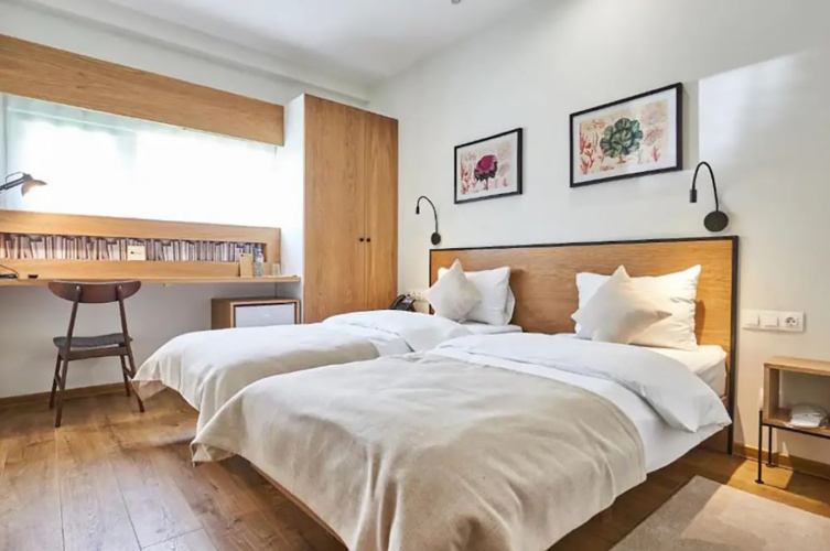Standard Twin room with view