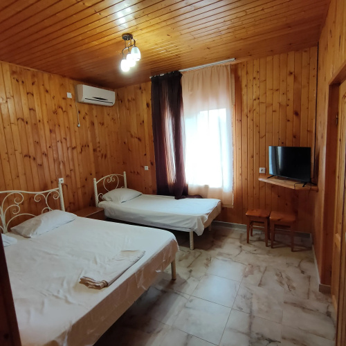 Roksana Guest House