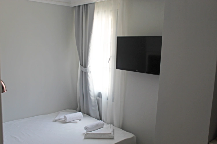Budget Double room with street view