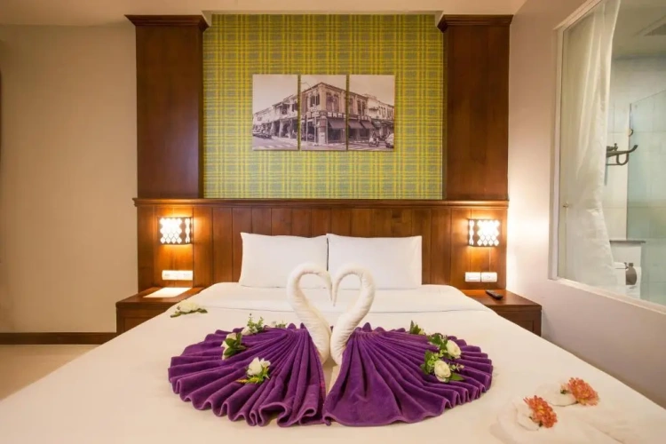 Deluxe Pool Access Double room with balcony