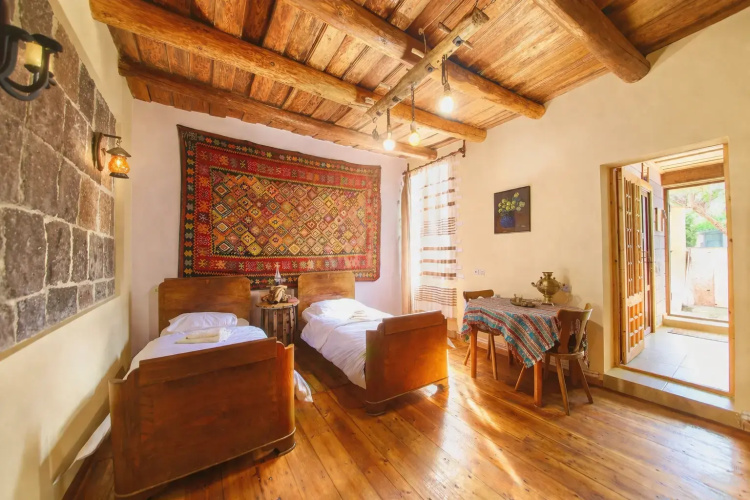 Standard Triple room with view