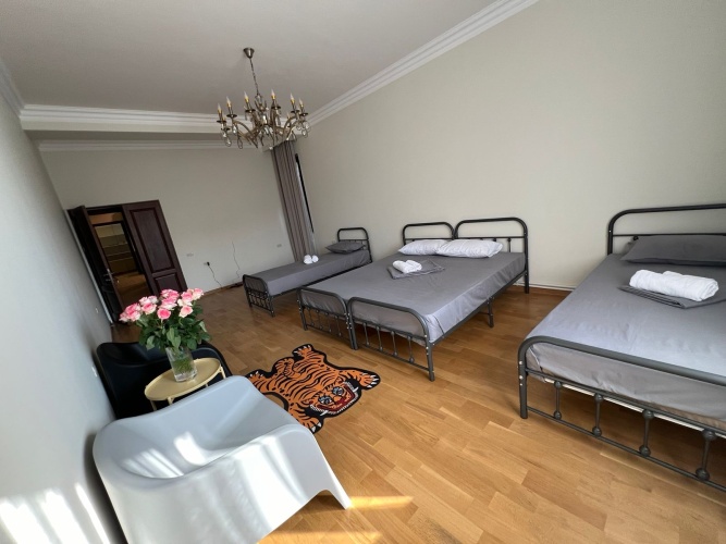 Economy Quadruple room with courtyard view